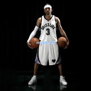 上港新援阵容揭晓引关注，杨希缺席右后卫位置成焦点话题